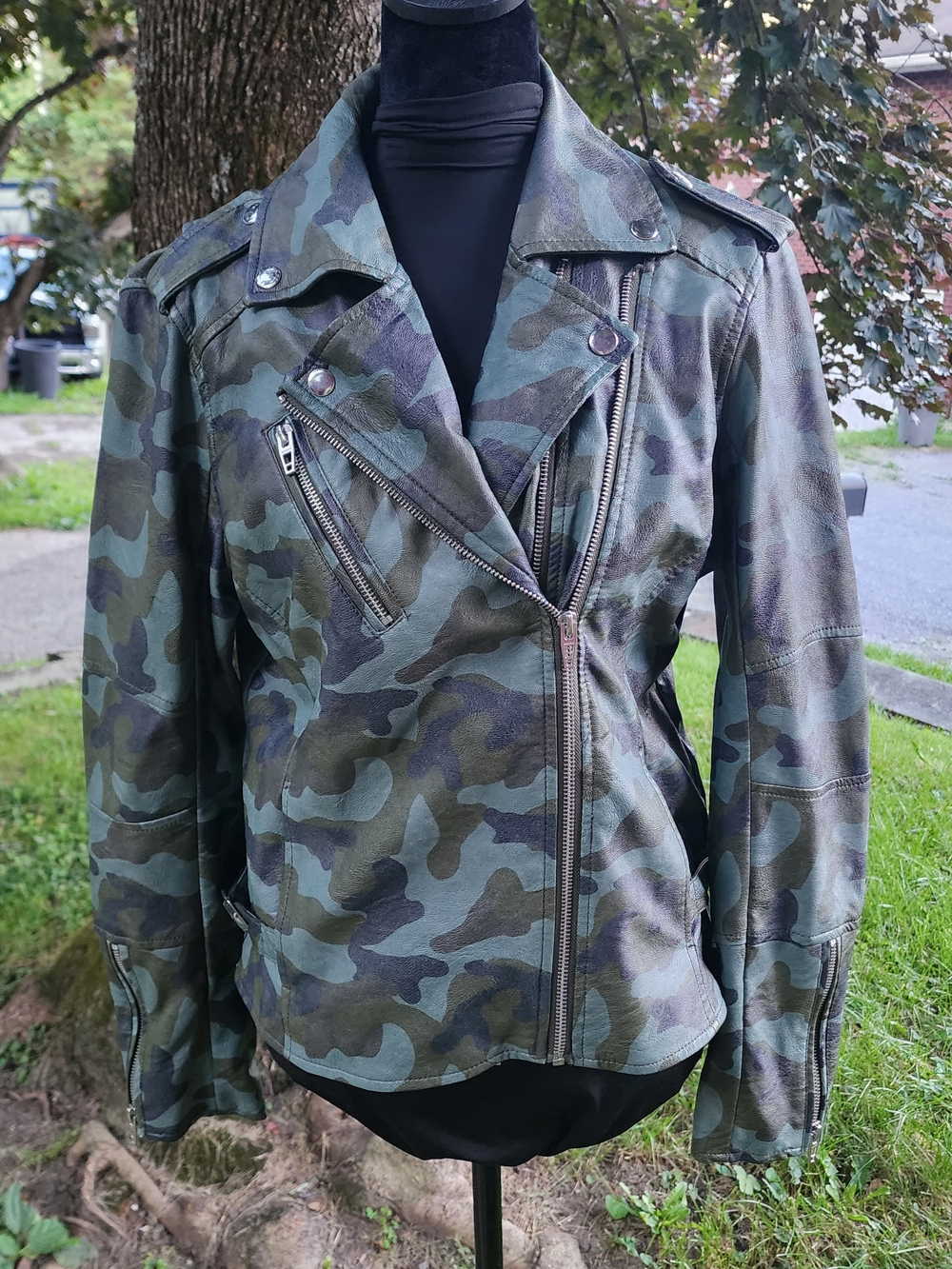 Colleen Lopez Moto Camouflage Faux Leather Jacket Med